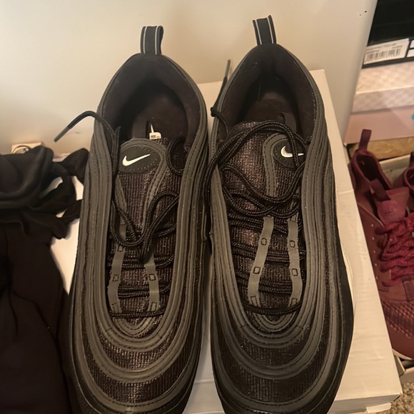 Airmax - Picture 2 of 3